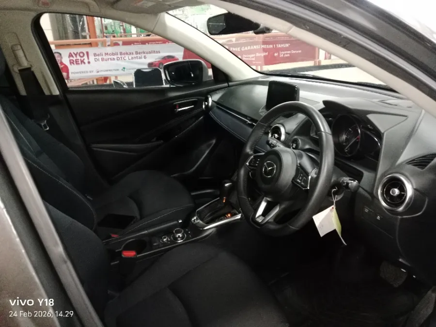 Foto Mobil Bekas Kabin Depan Mazda 2 1.5 GT Skyactiv tahun 2019